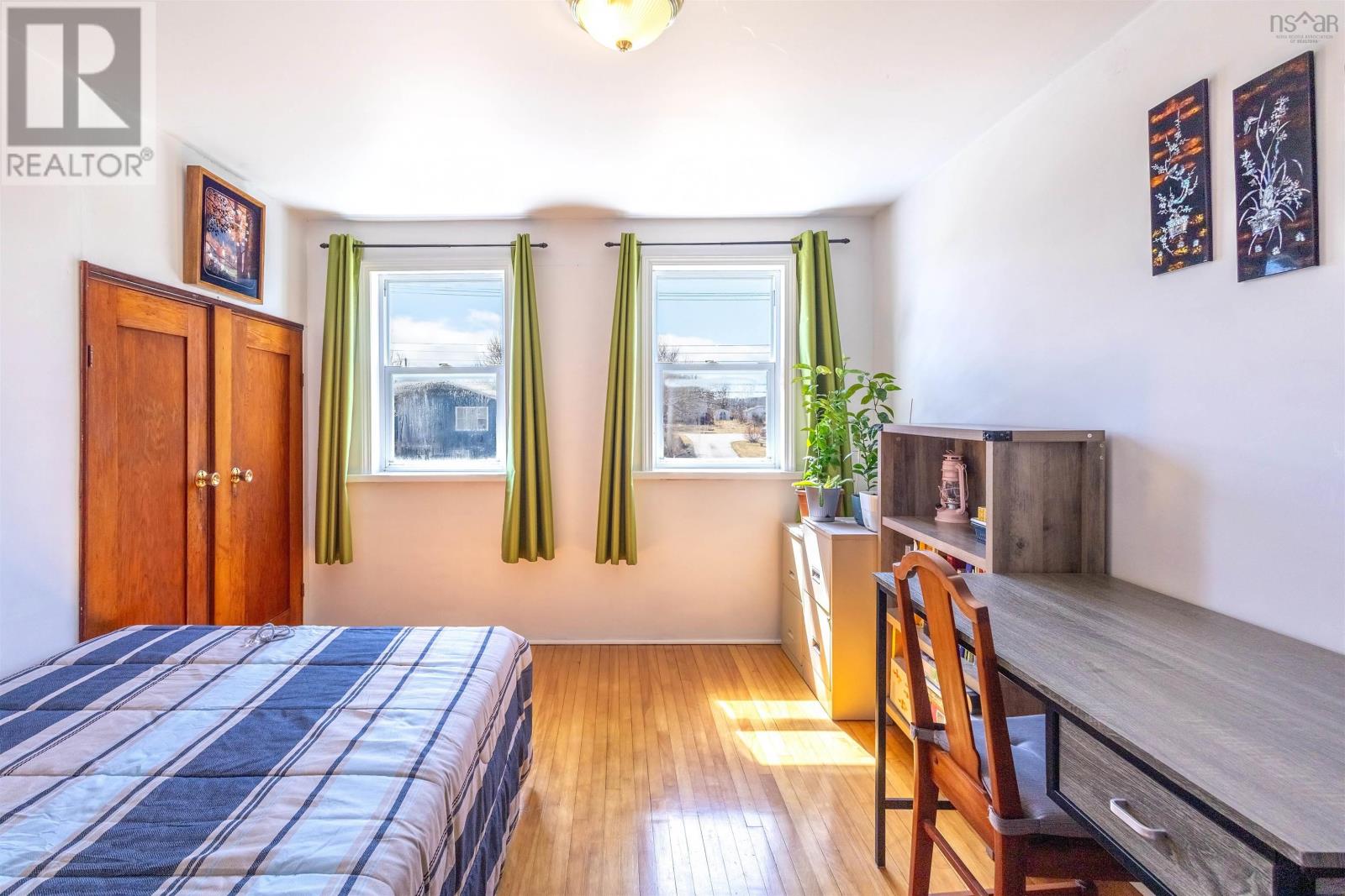 Property 13 of 23 of 72 Connaught Avenue Avenue