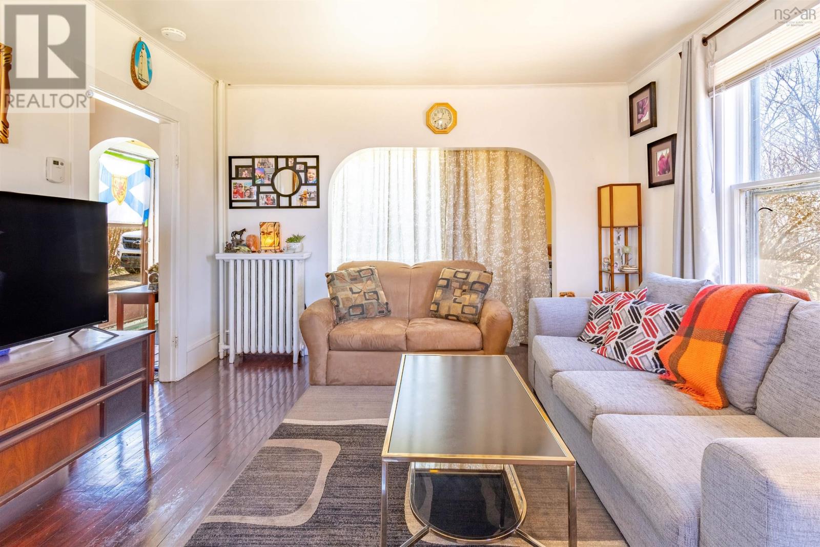 Property 3 of 23 of 72 Connaught Avenue Avenue