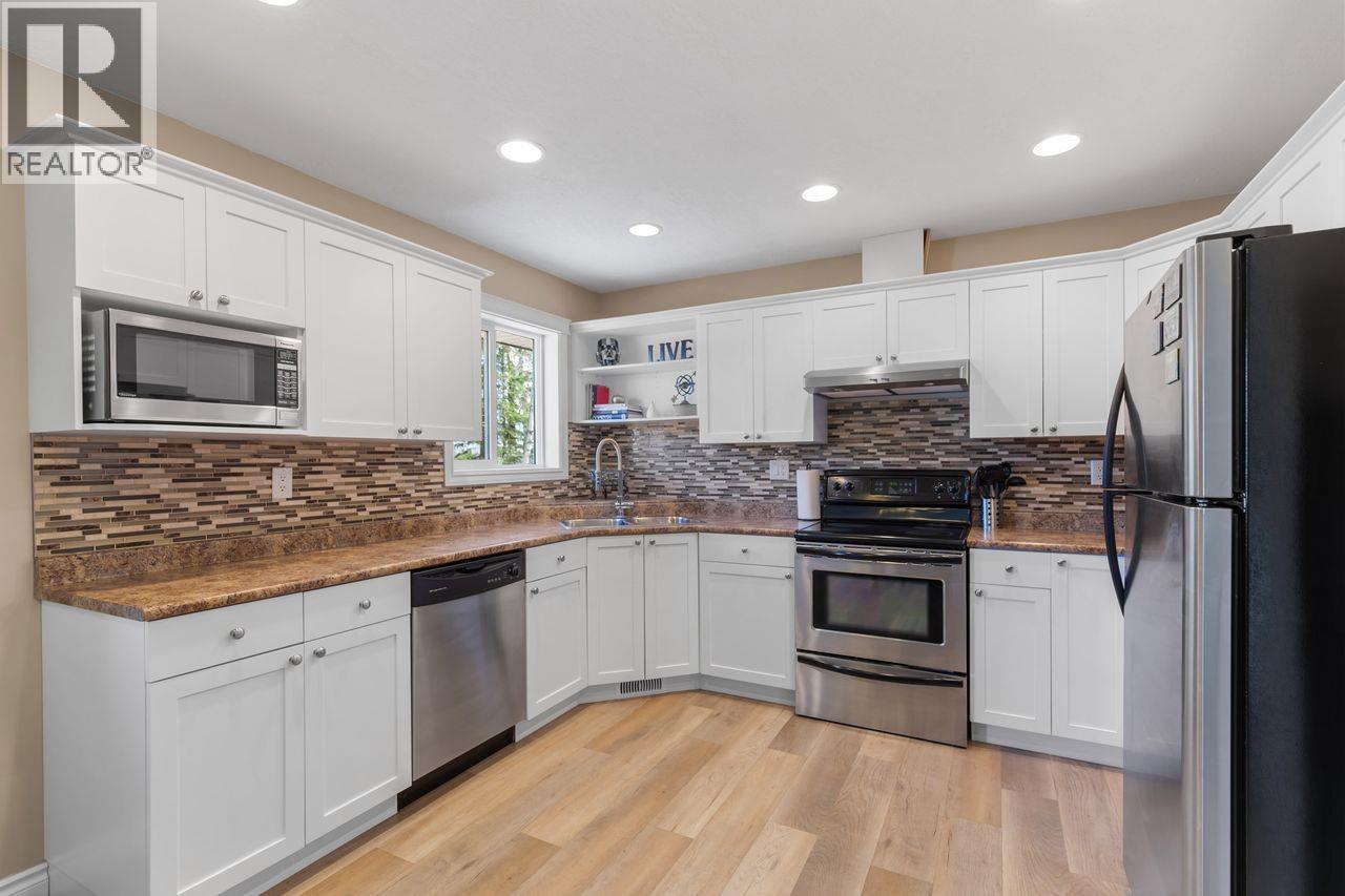 Photo 8 of 33 — 4518 GRAY DRIVE · Prince George, BC