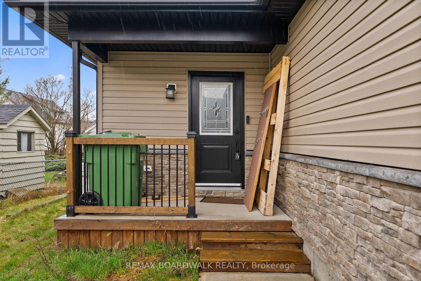 A - 32 DAVID STREET — photo 3