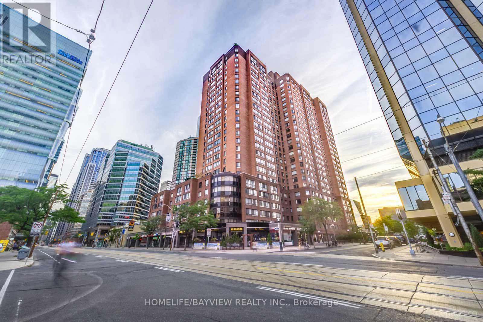 222 - 633 BAY STREET