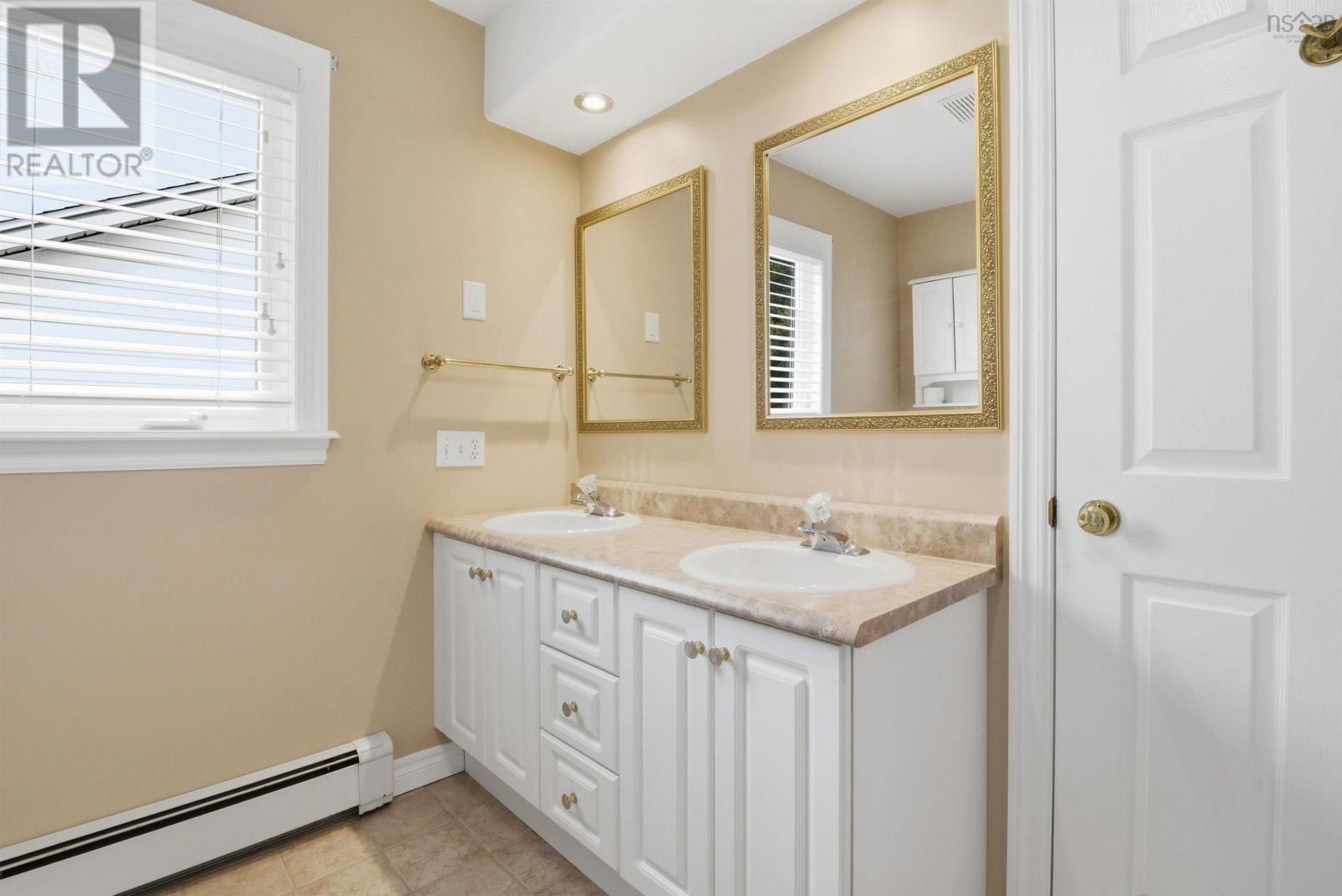 Property 22 of 42 of 289 Nottingham Street