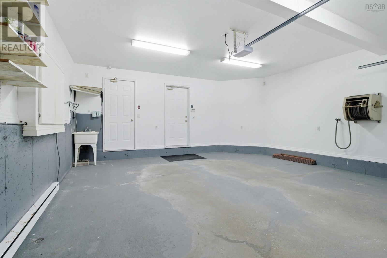 Property 38 of 42 of 289 Nottingham Street