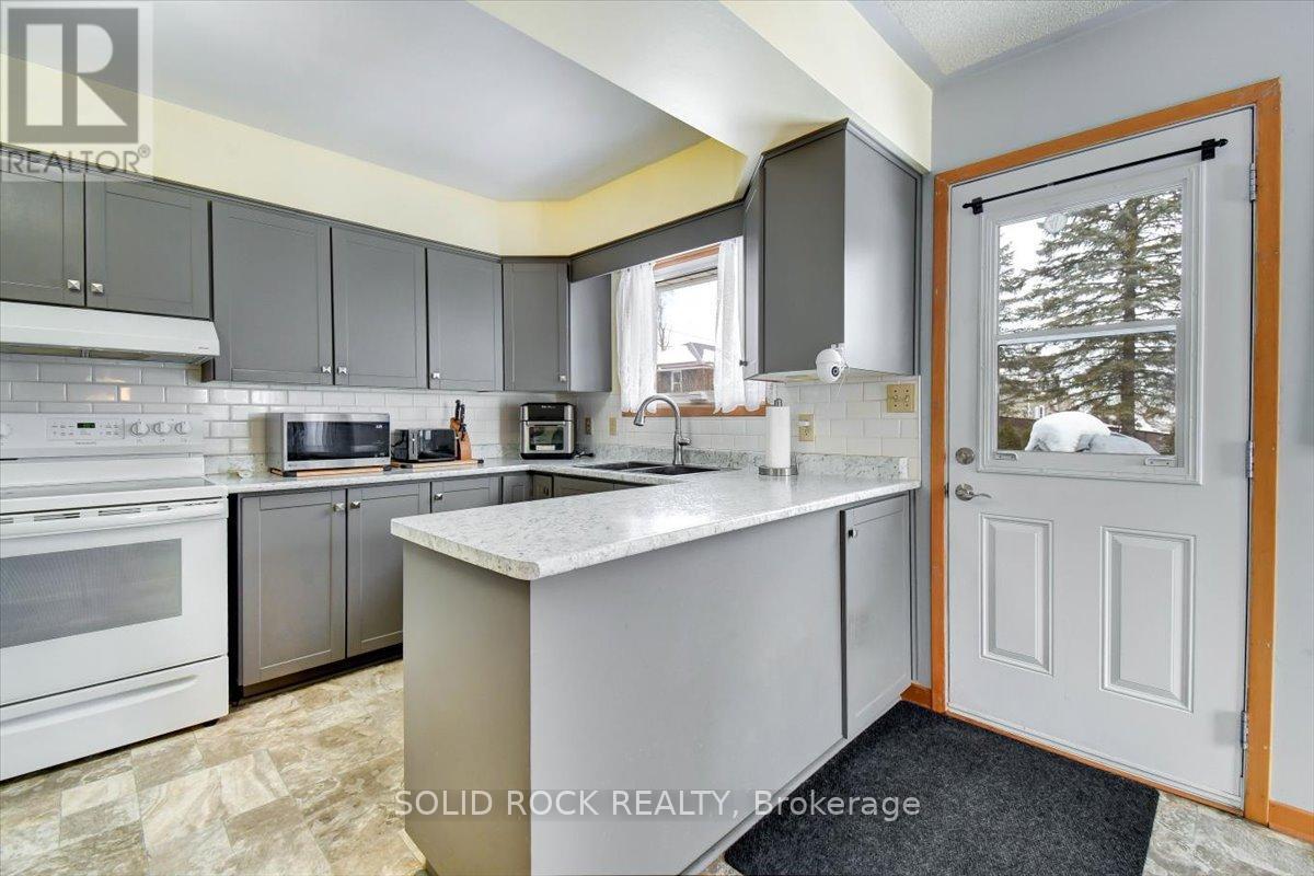 111 CHURCH STREET, Trent Hills (Campbellford), Ontario, K0L1L0 — Photo 9