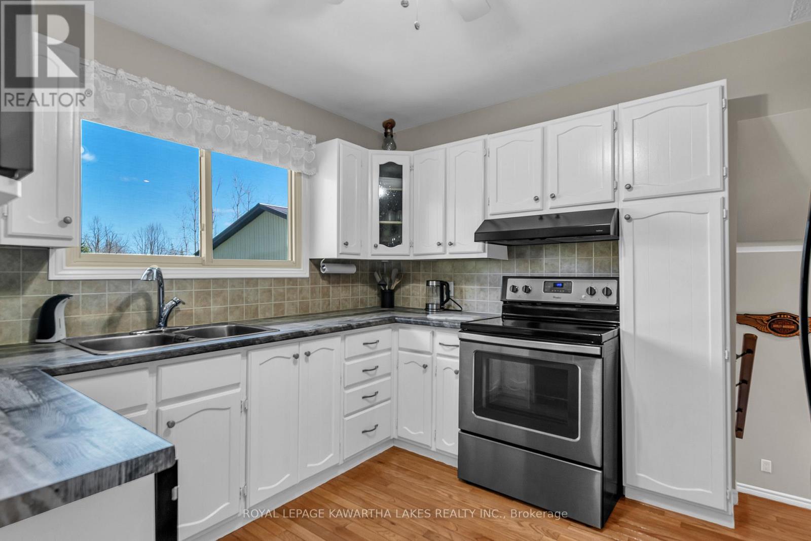 328 CEDAR GLEN ROAD — photo 16