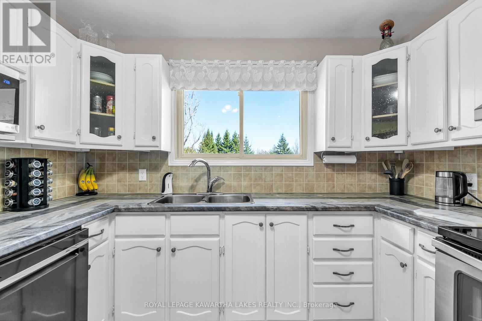 328 CEDAR GLEN ROAD — photo 17