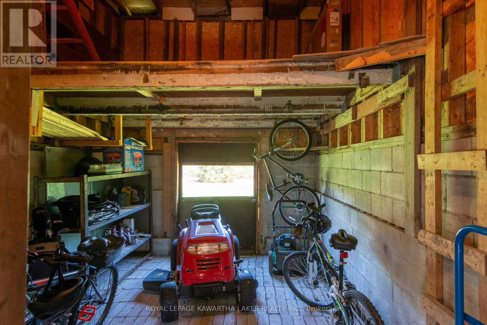 328 CEDAR GLEN ROAD — photo 36