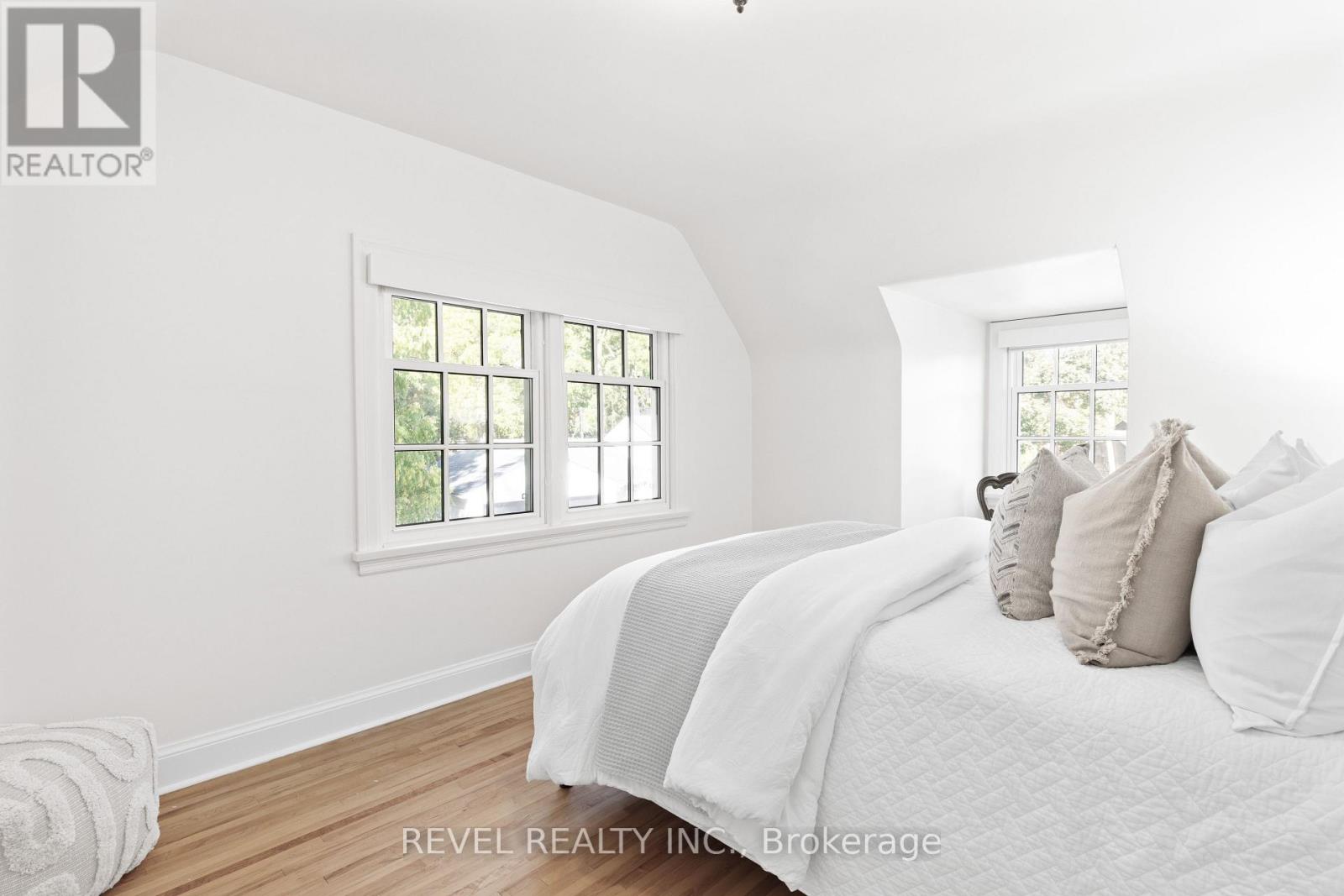 13 SYLVAN CRESCENT - 23