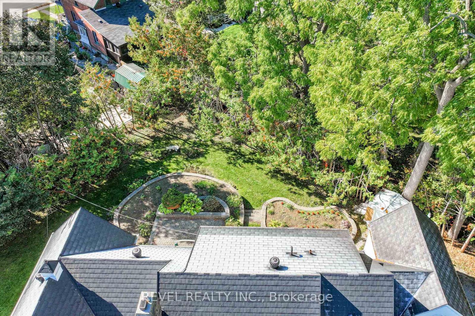 13 SYLVAN CRESCENT - 38