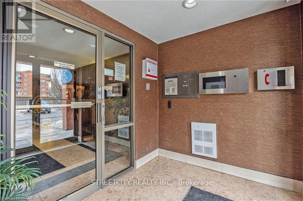103 - 95 BASELINE ROAD W — photo 35