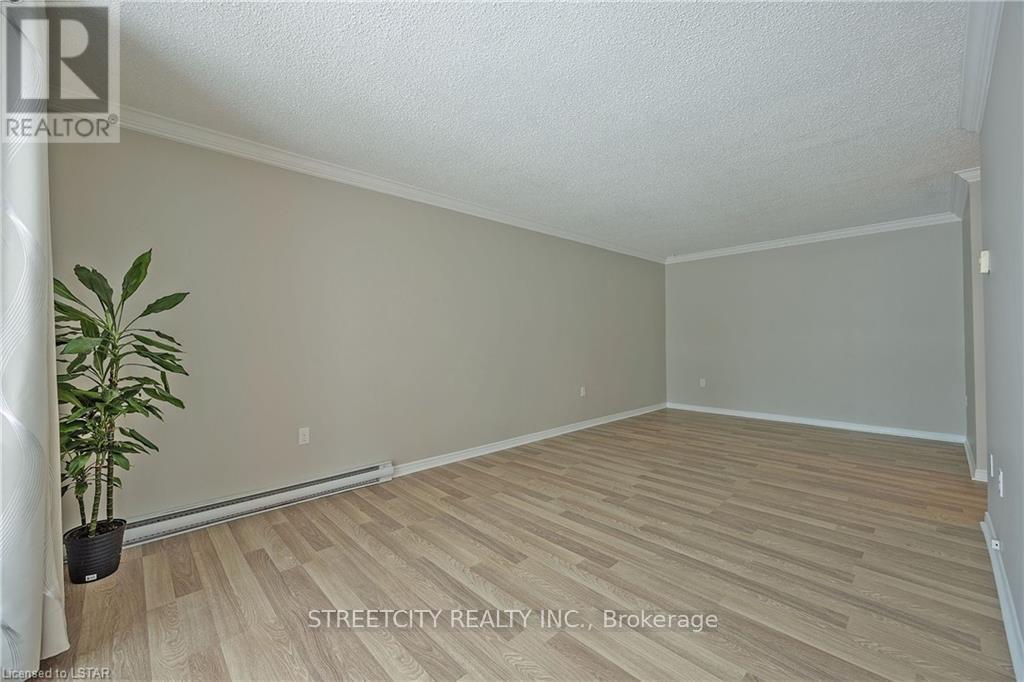 103 - 95 BASELINE ROAD W — photo 6