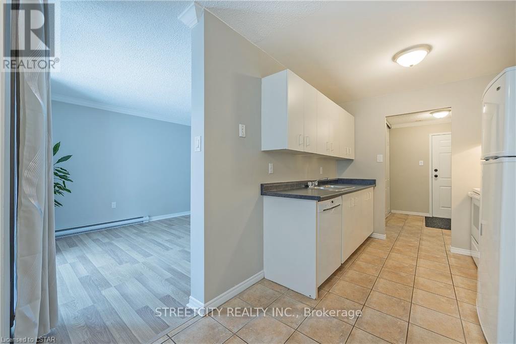 103 - 95 BASELINE ROAD W — photo 9