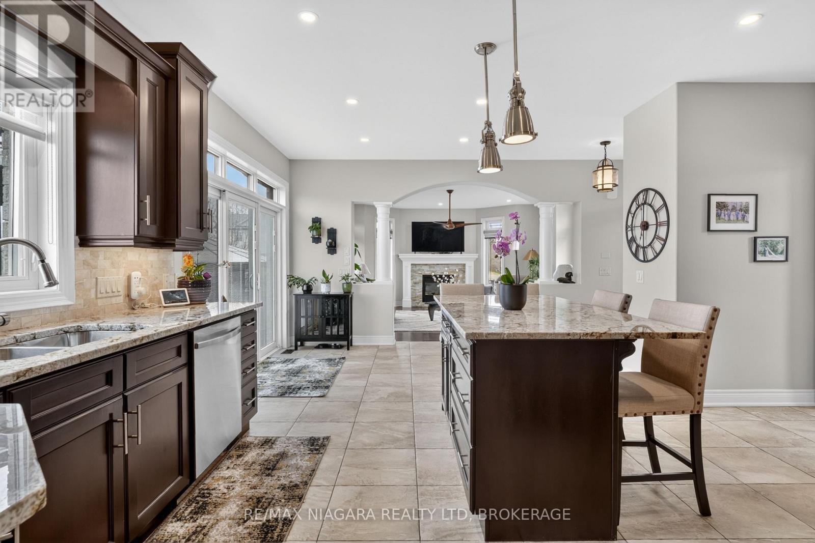 60 MACKENZIE KING AVENUE - 14