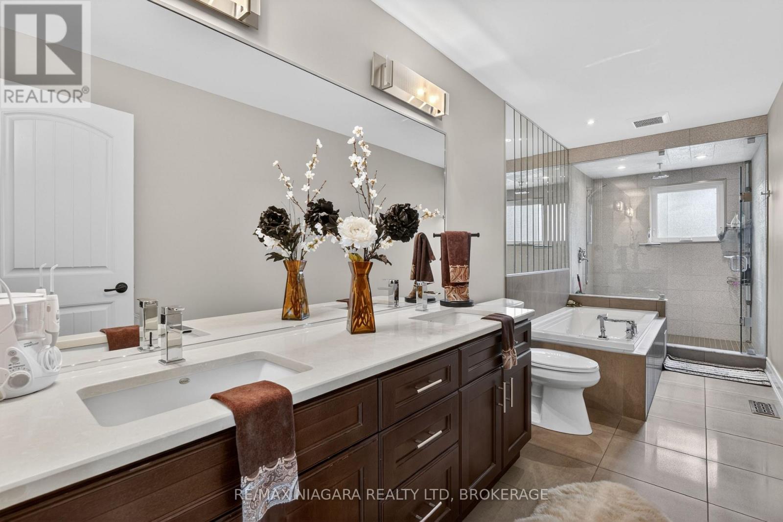 60 MACKENZIE KING AVENUE - 27