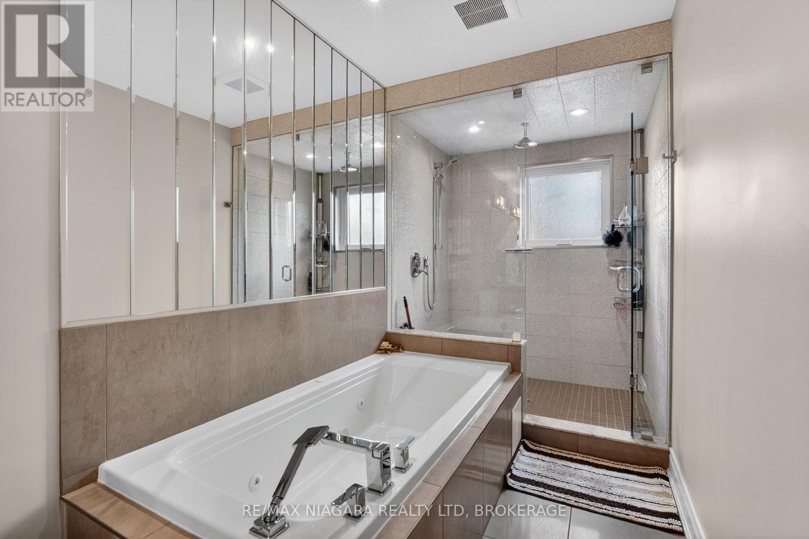 60 MACKENZIE KING AVENUE - 28