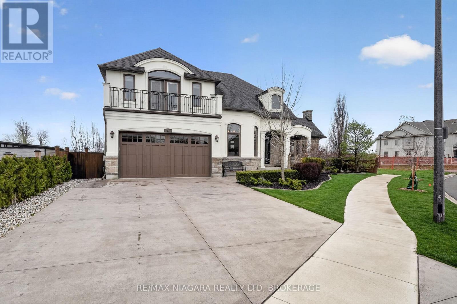 60 MACKENZIE KING AVENUE - 3