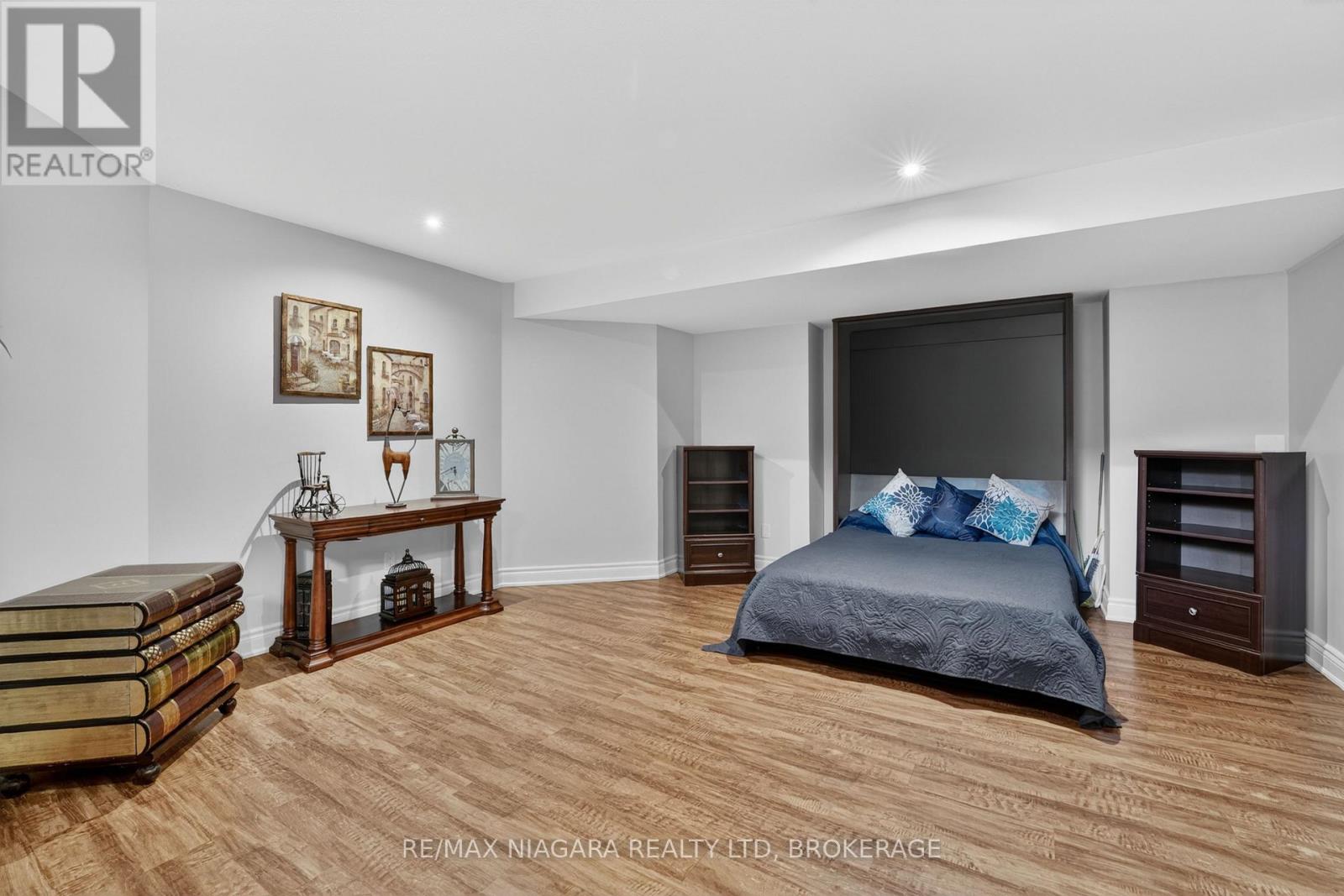 60 MACKENZIE KING AVENUE - 35