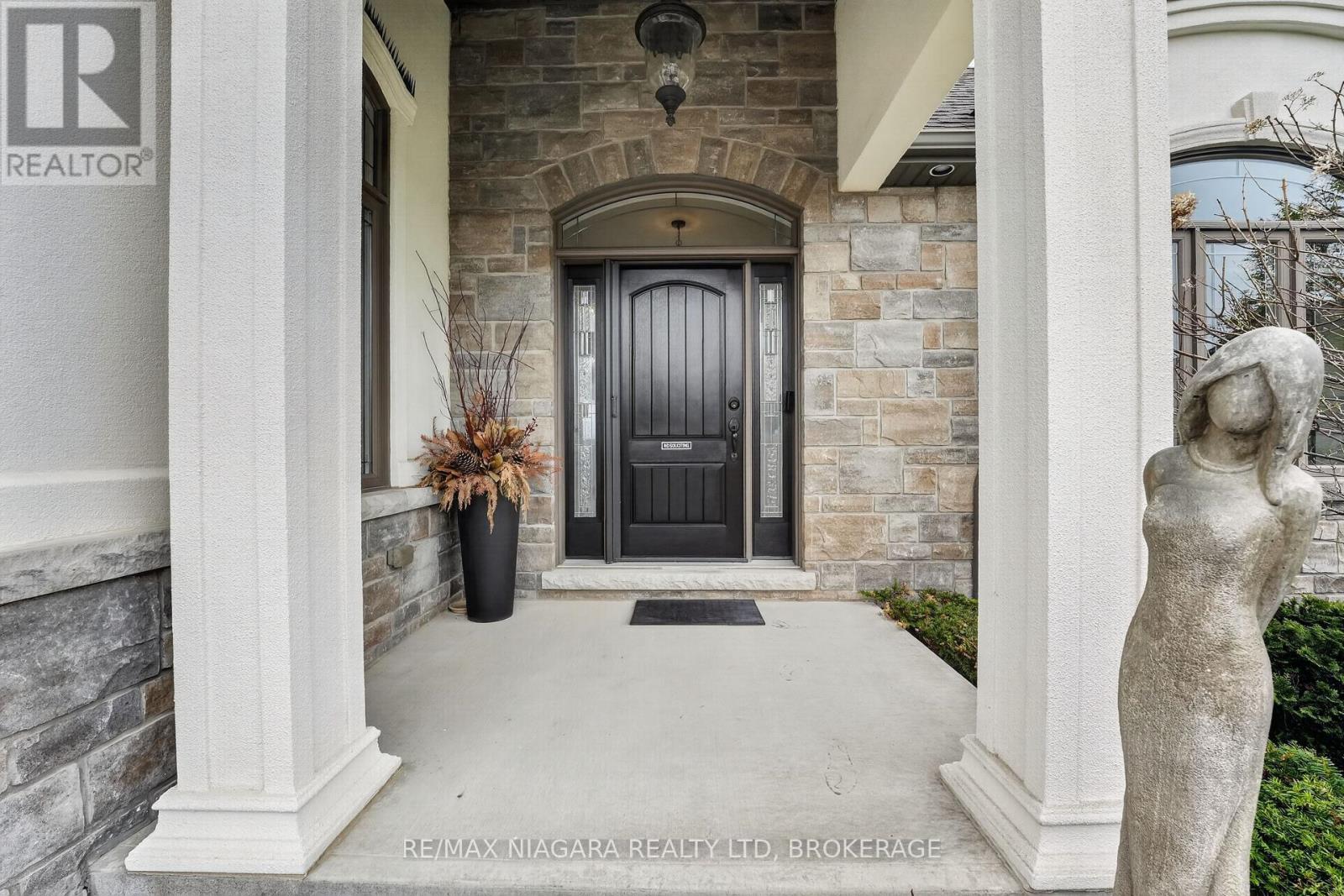 60 MACKENZIE KING AVENUE - 4