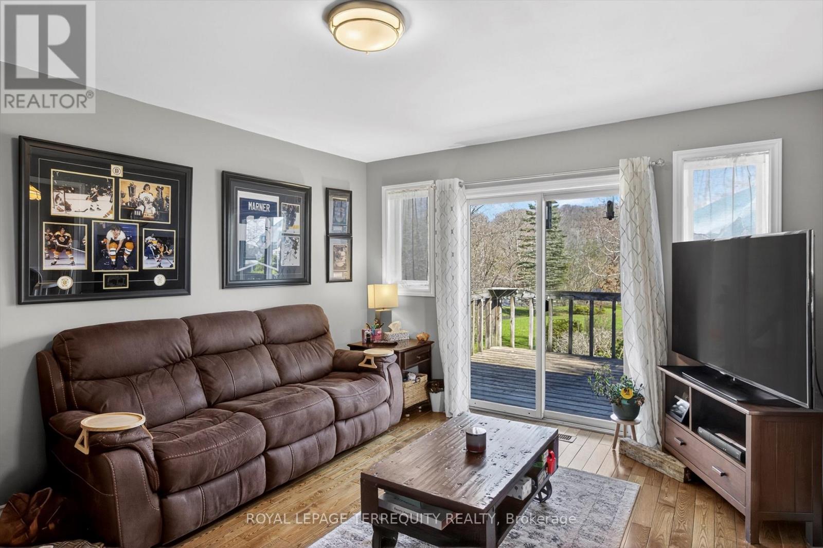54 TRENT DRIVE - 11