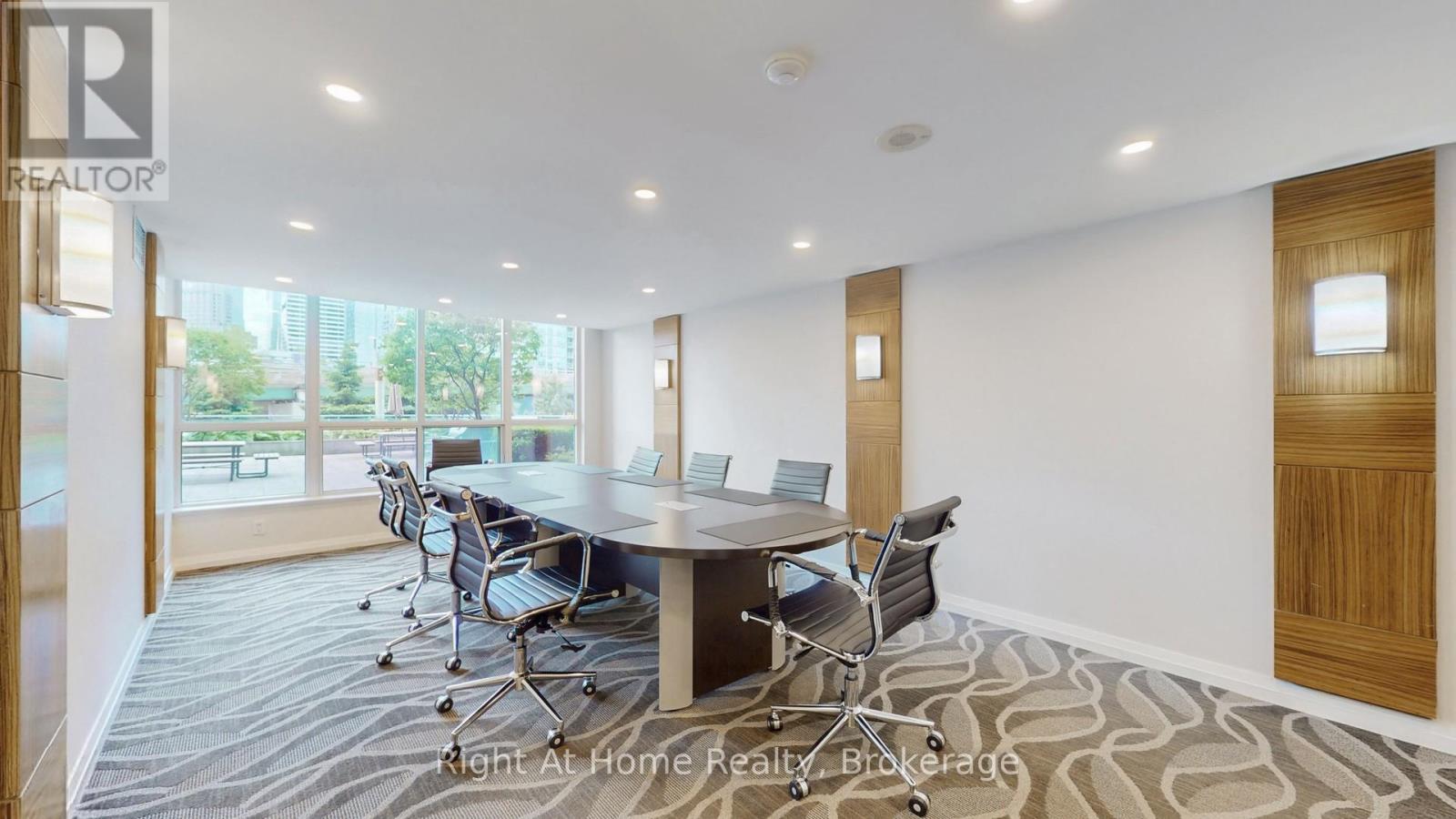 meeting area on same level
