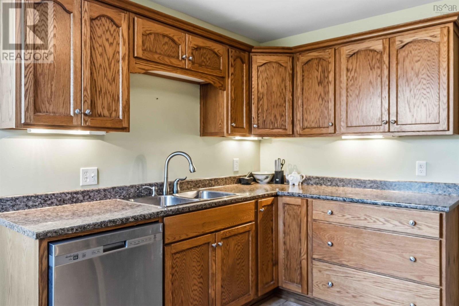 Property 16 of 38 of 799 Main Street