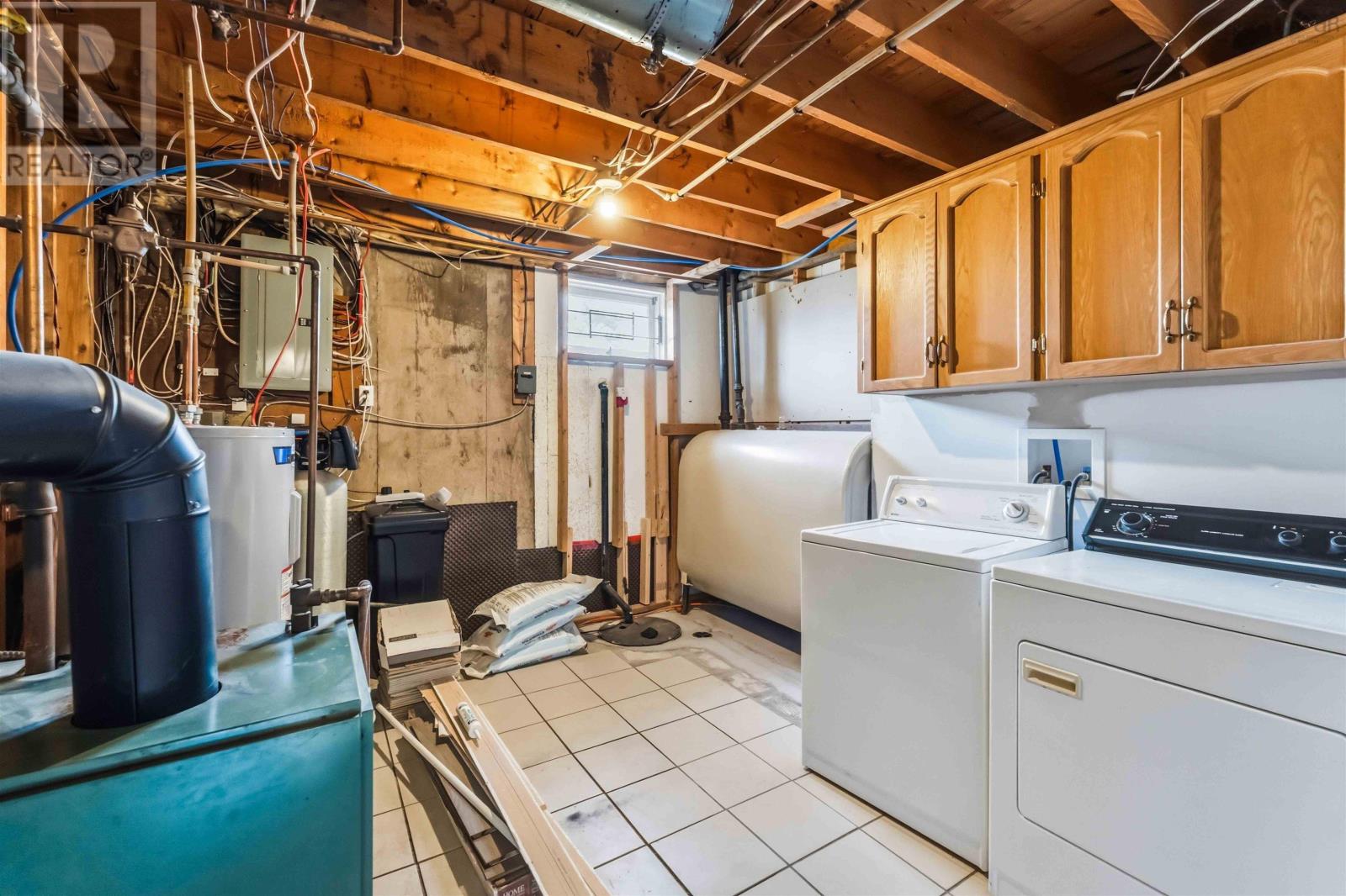 Property 32 of 38 of 799 Main Street