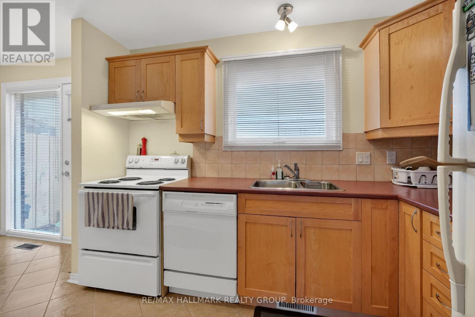 257 - 3310 SOUTHGATE ROAD — photo 13