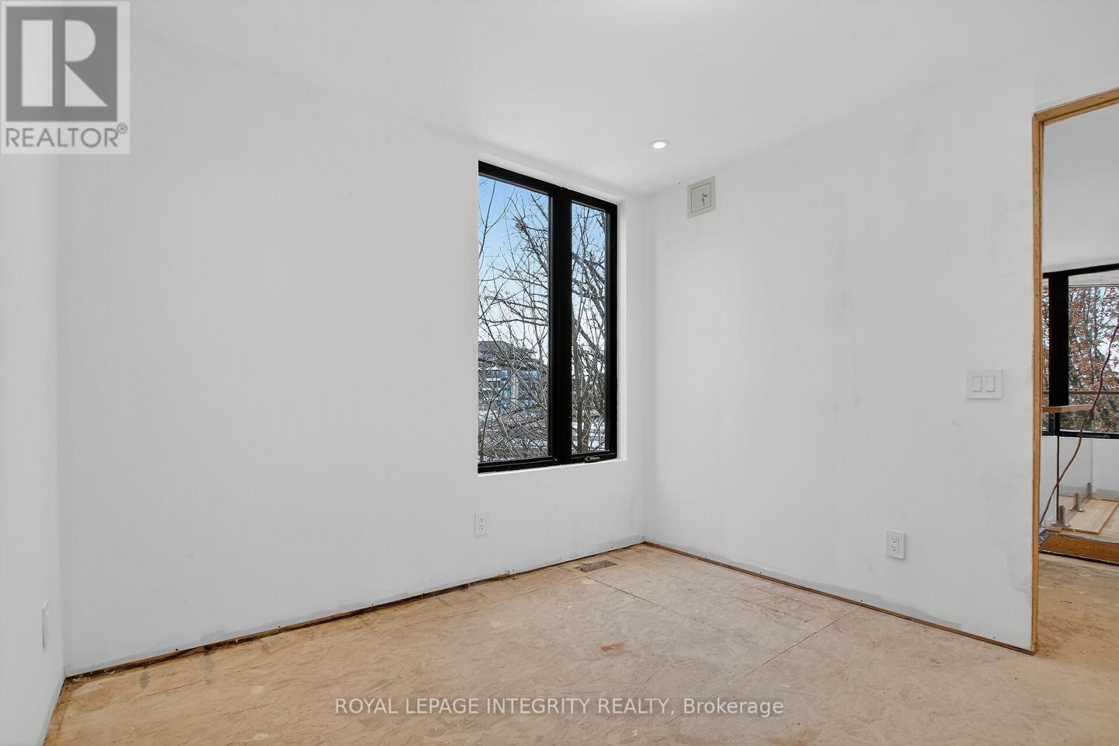 112 QUEEN ELIZABETH DRIVE - 35