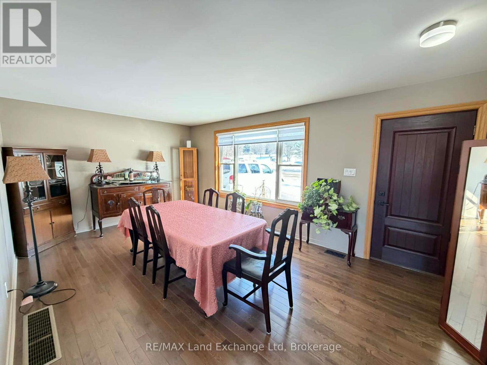 1 JORDAN DRIVE — photo 3