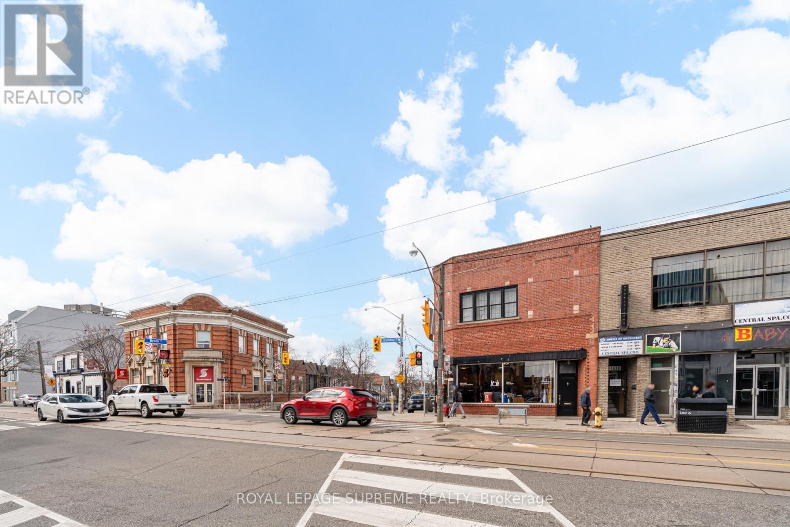 1612 DUNDAS STREET W