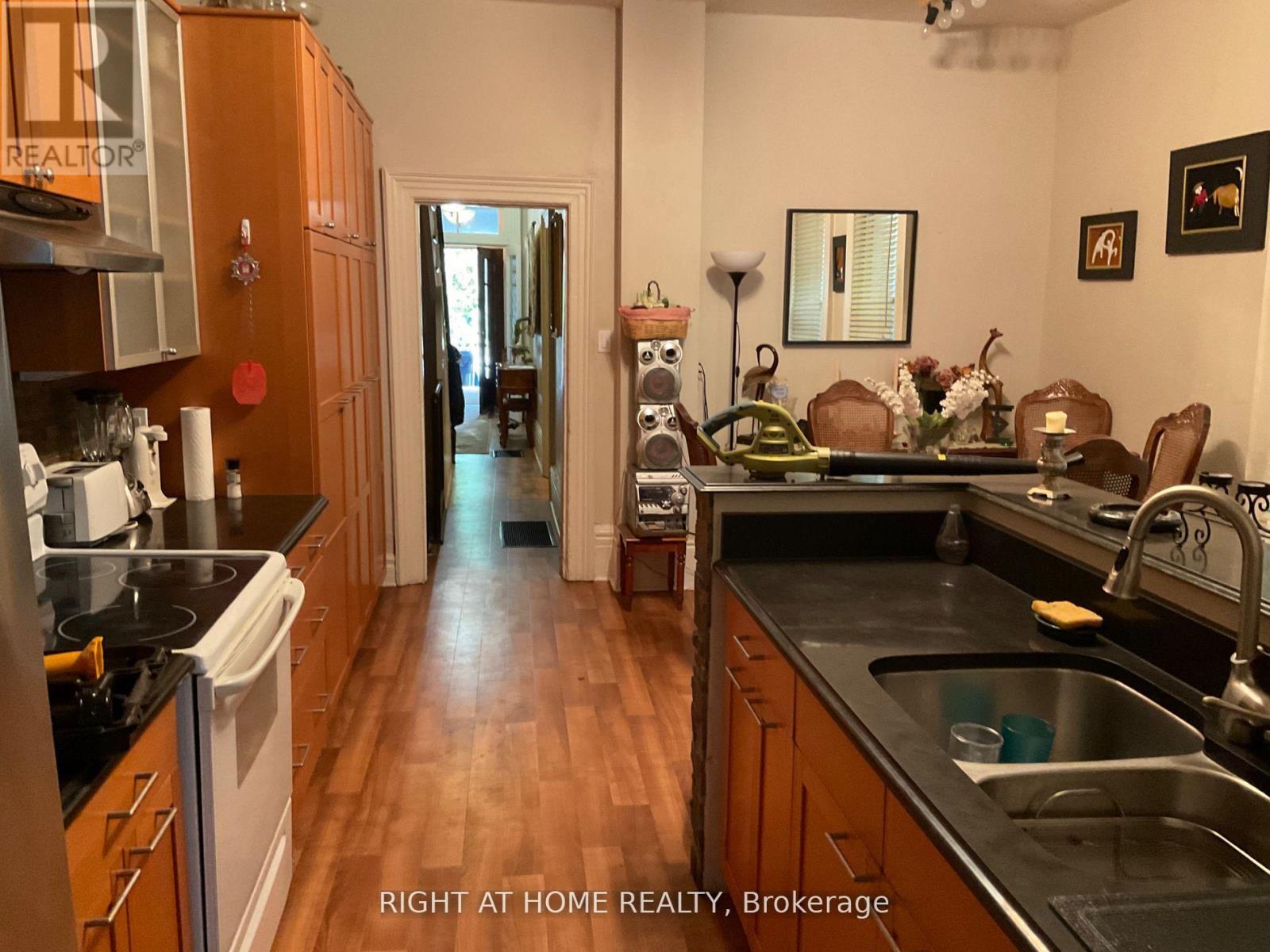 ROOM D - 223 BEVERLEY STREET