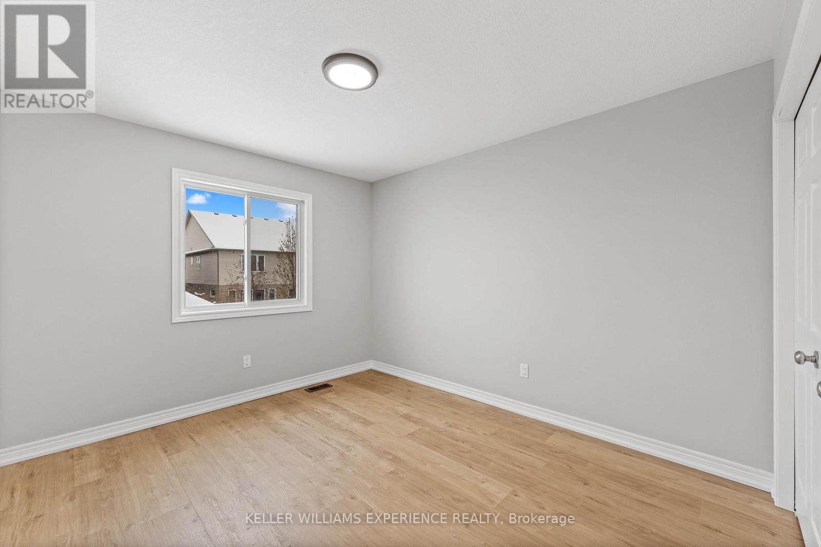 89 CONNOR AVENUE — photo 15