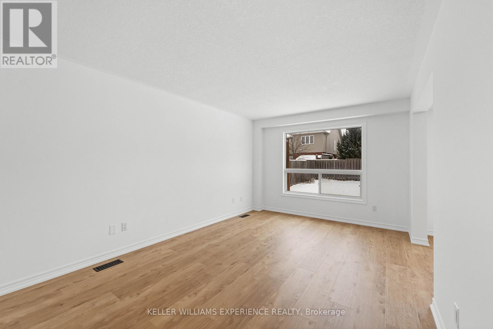 89 CONNOR AVENUE — photo 6