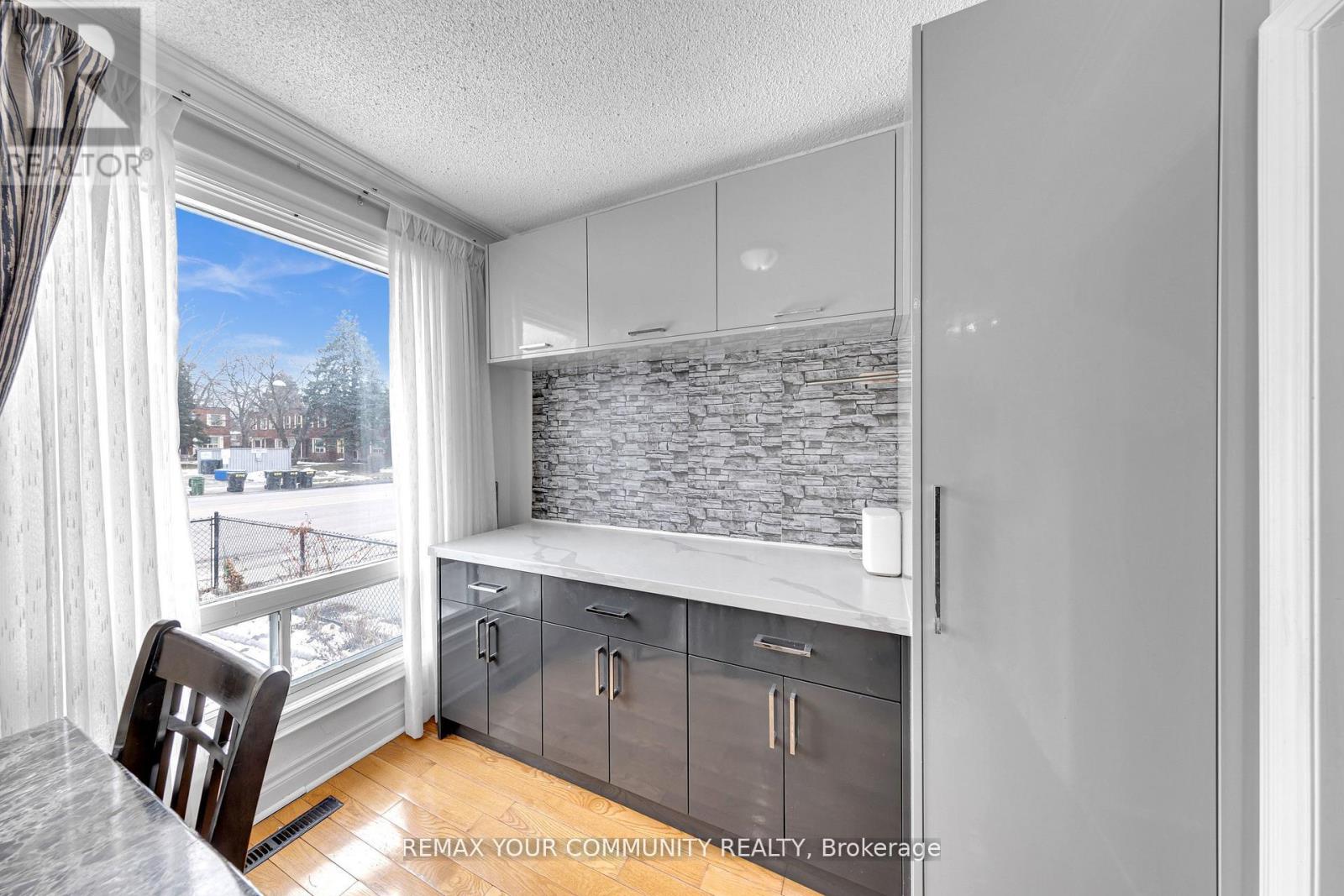 1192 WARDEN AVENUE - 11