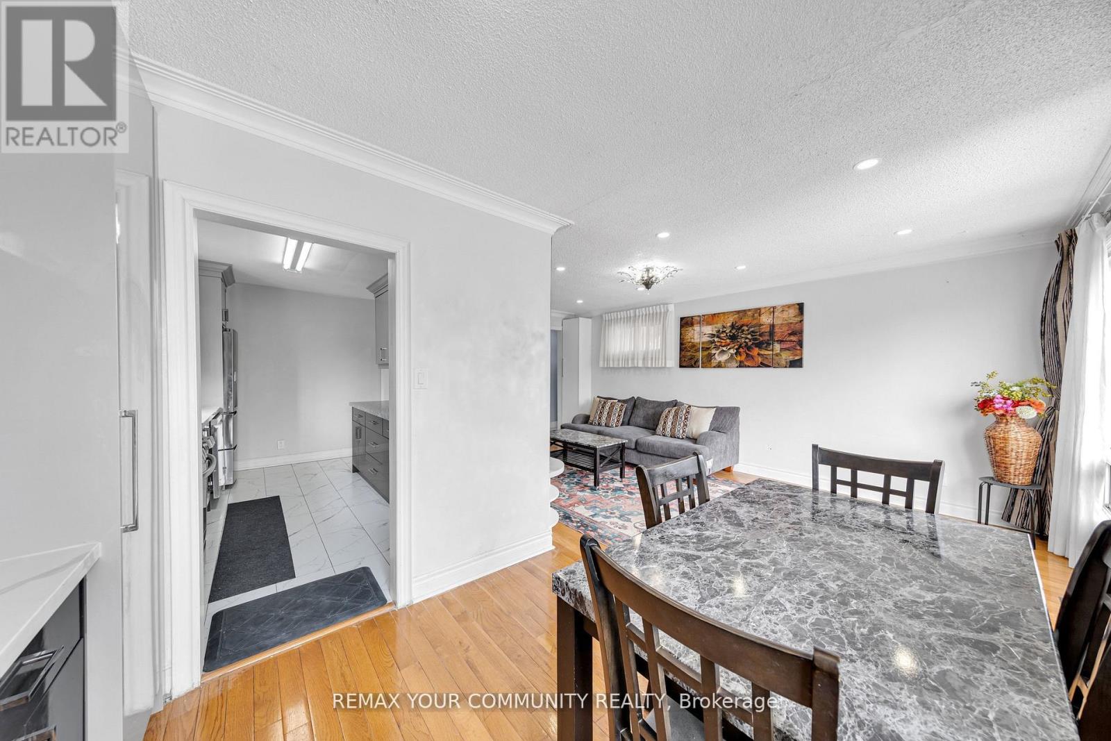 1192 WARDEN AVENUE - 12