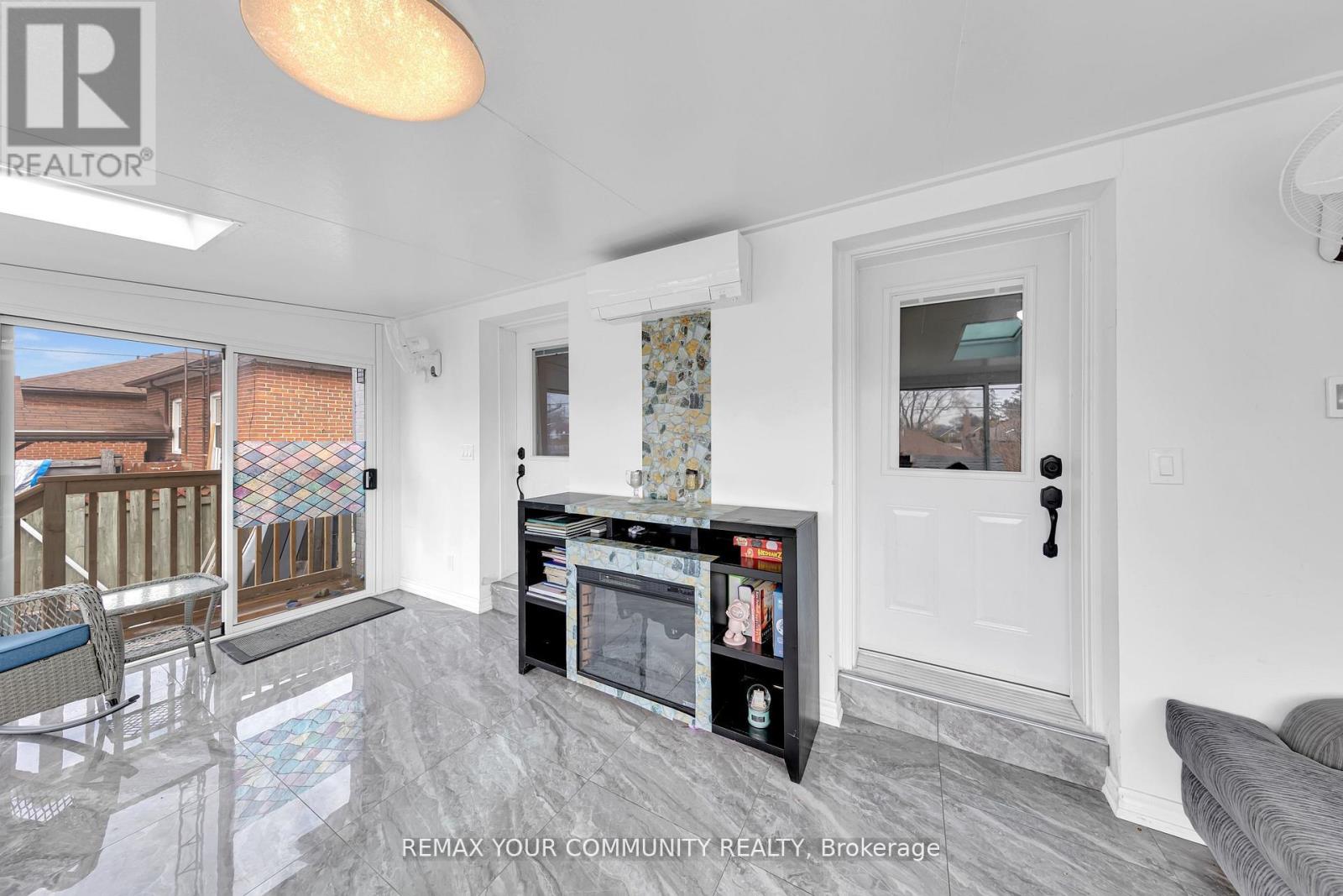 1192 WARDEN AVENUE - 23