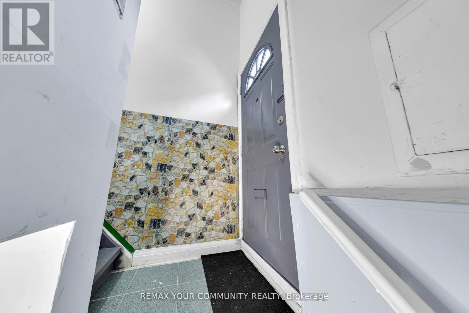 1192 WARDEN AVENUE - 26