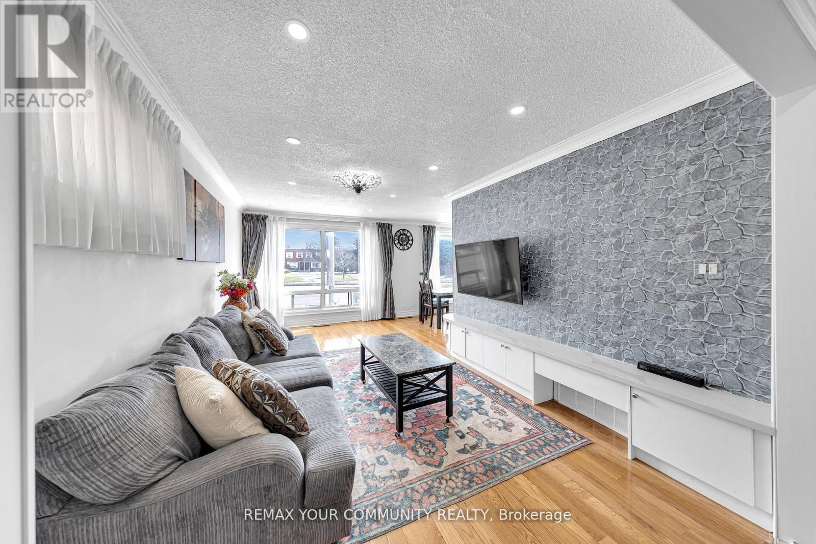 1192 WARDEN AVENUE - 3