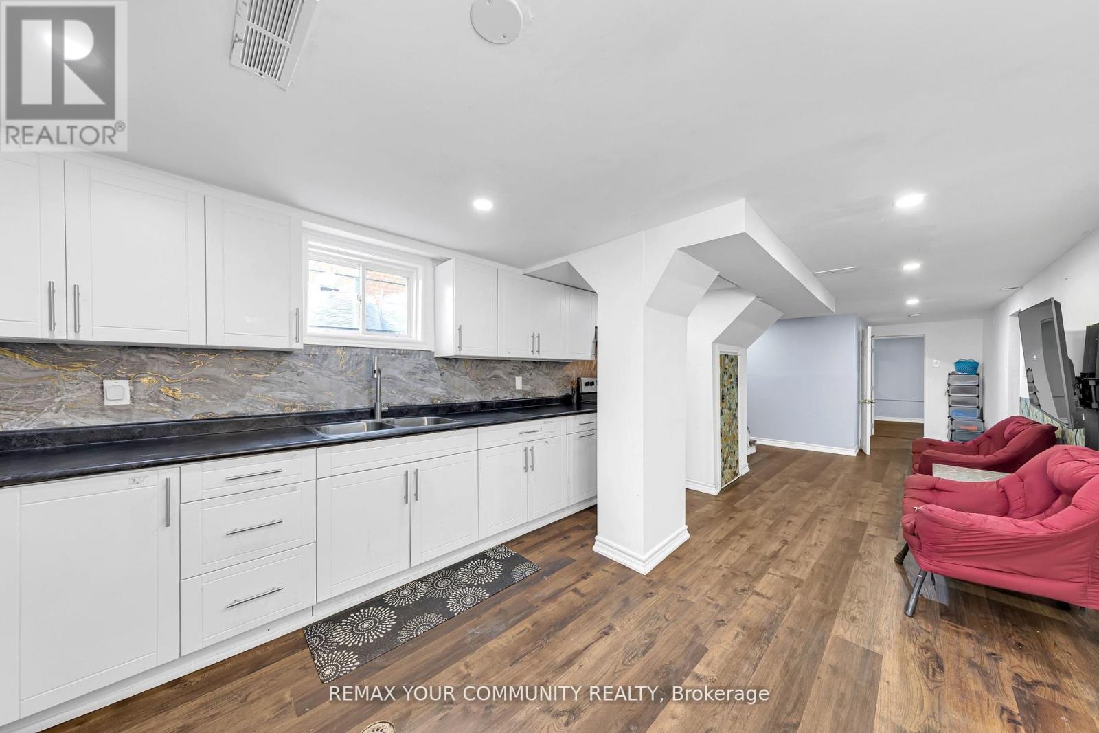1192 WARDEN AVENUE - 30