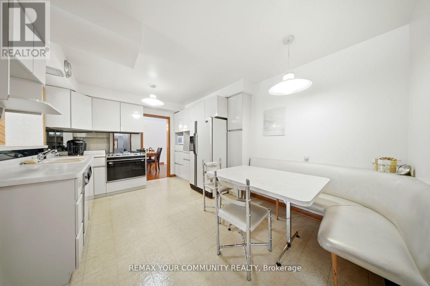 11 GROVETREE ROAD — photo 16
