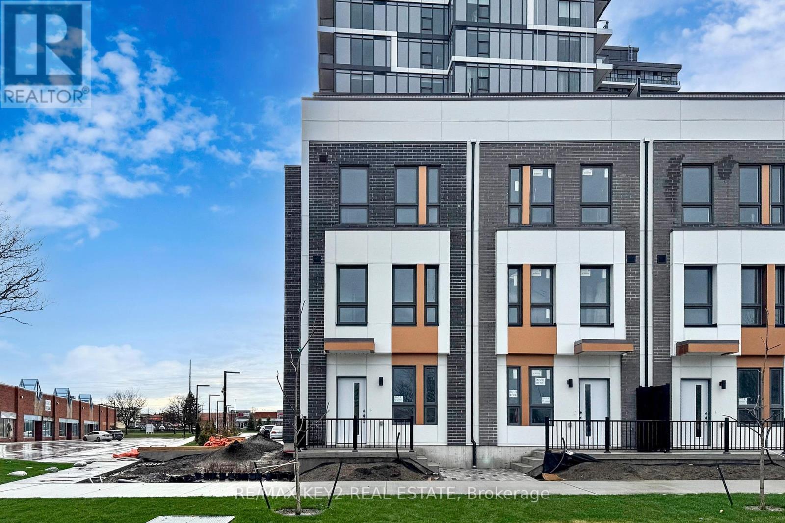 TH1 - 166 ANDERSON AVENUE