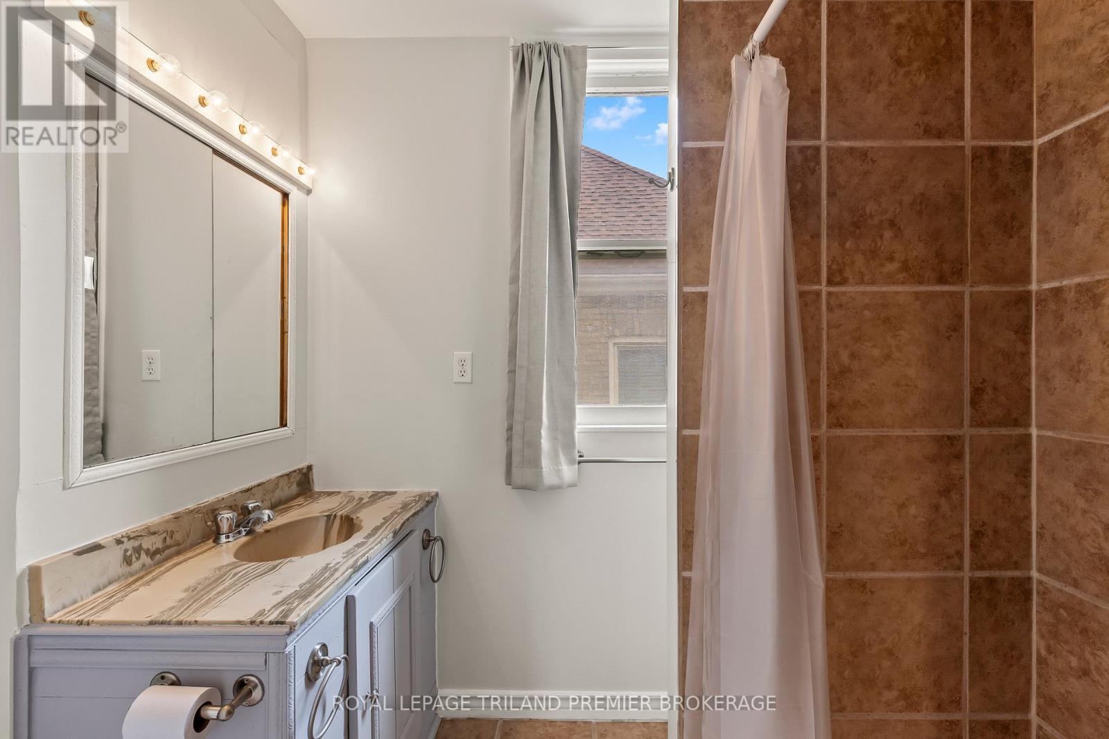 653 PRINCESS AVENUE - 17