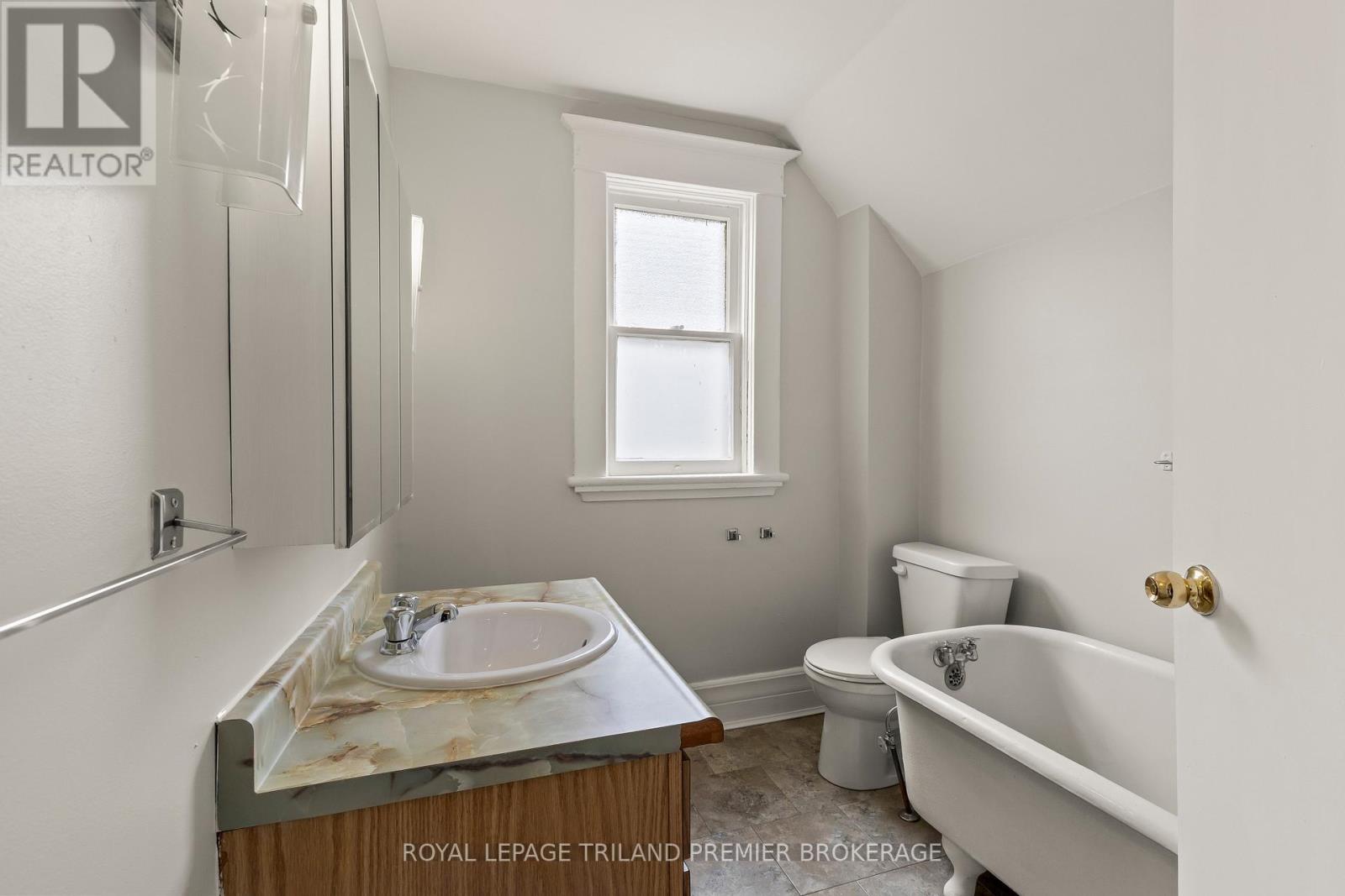 653 PRINCESS AVENUE - 23