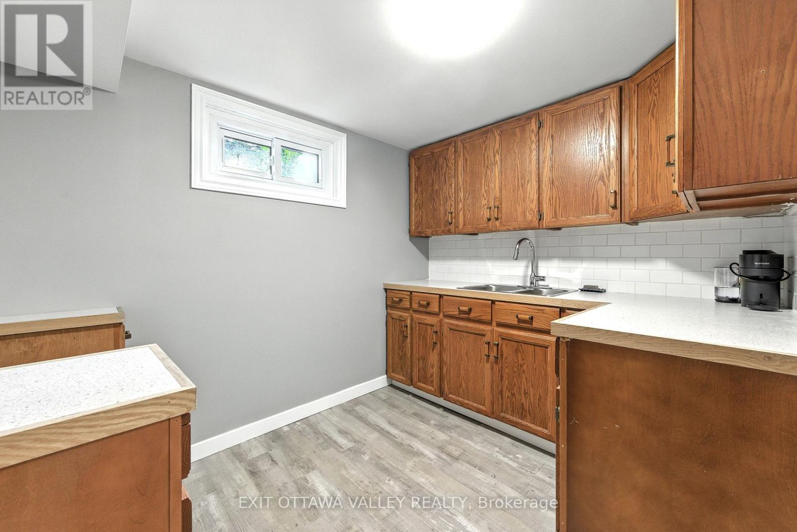 49 GLENDALE AVENUE — photo 27