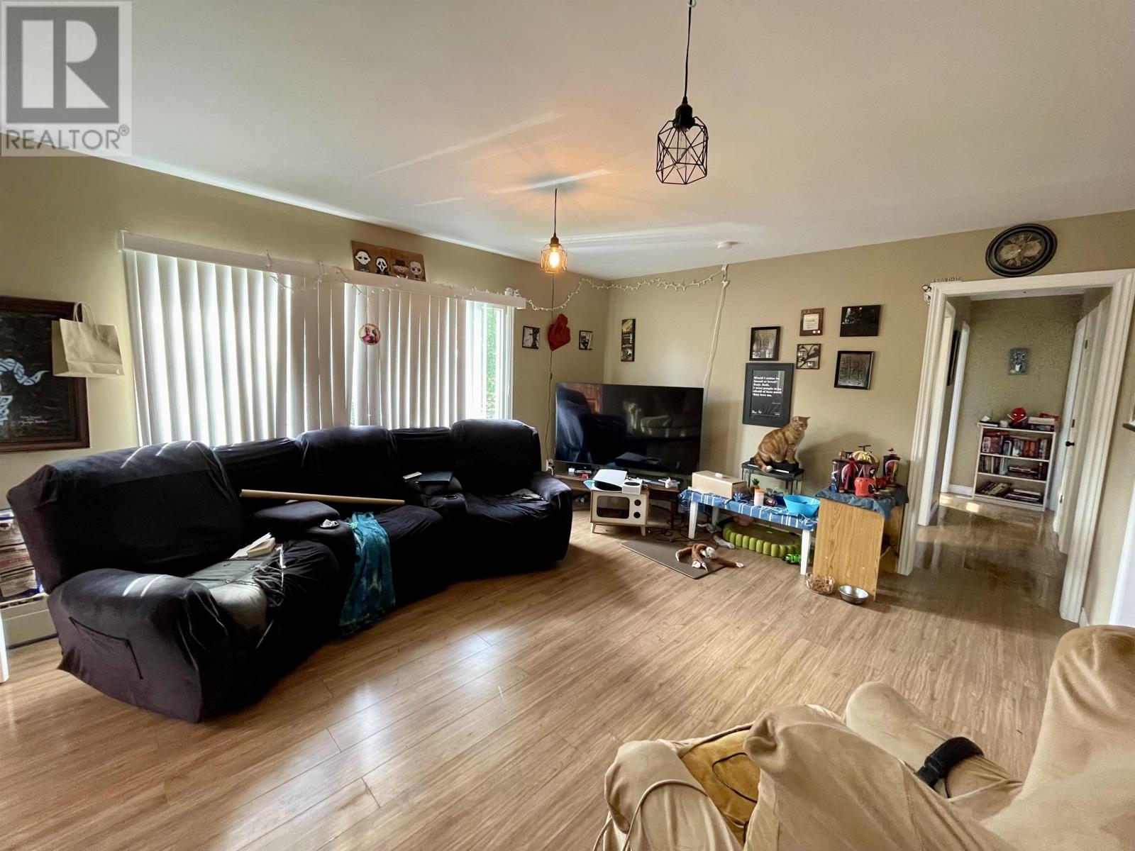 469 QUEEN Street - 3