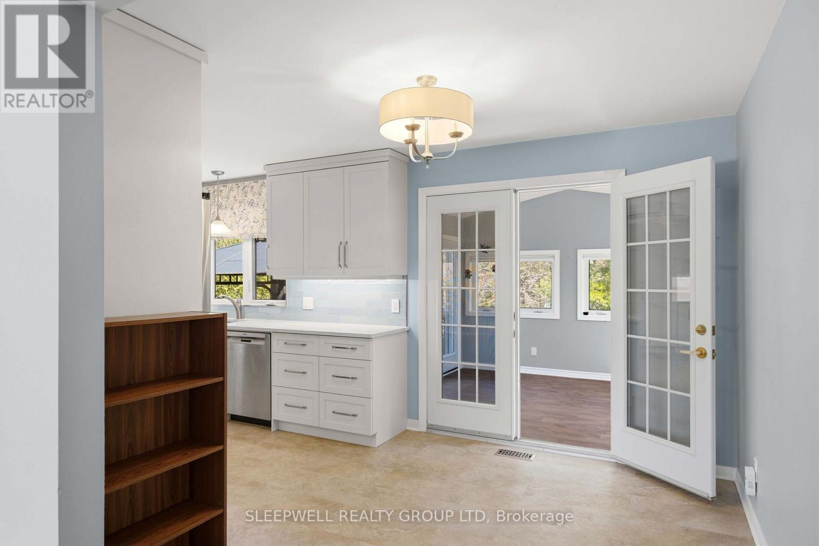 25 BASSWOOD AVENUE — photo 10