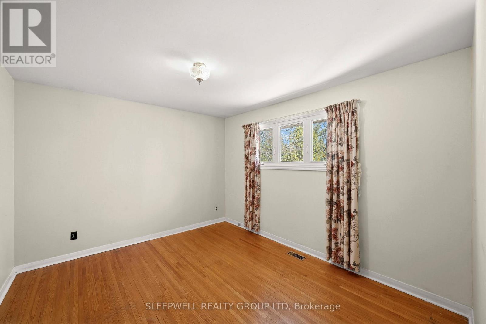 25 BASSWOOD AVENUE — photo 6