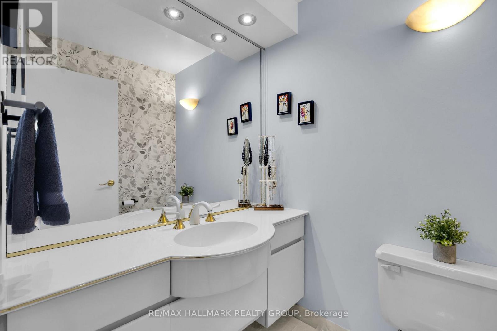 #810 151 BAY STREET - 23