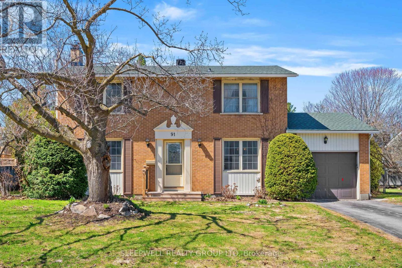 91 COUNTRY LANE W - 1