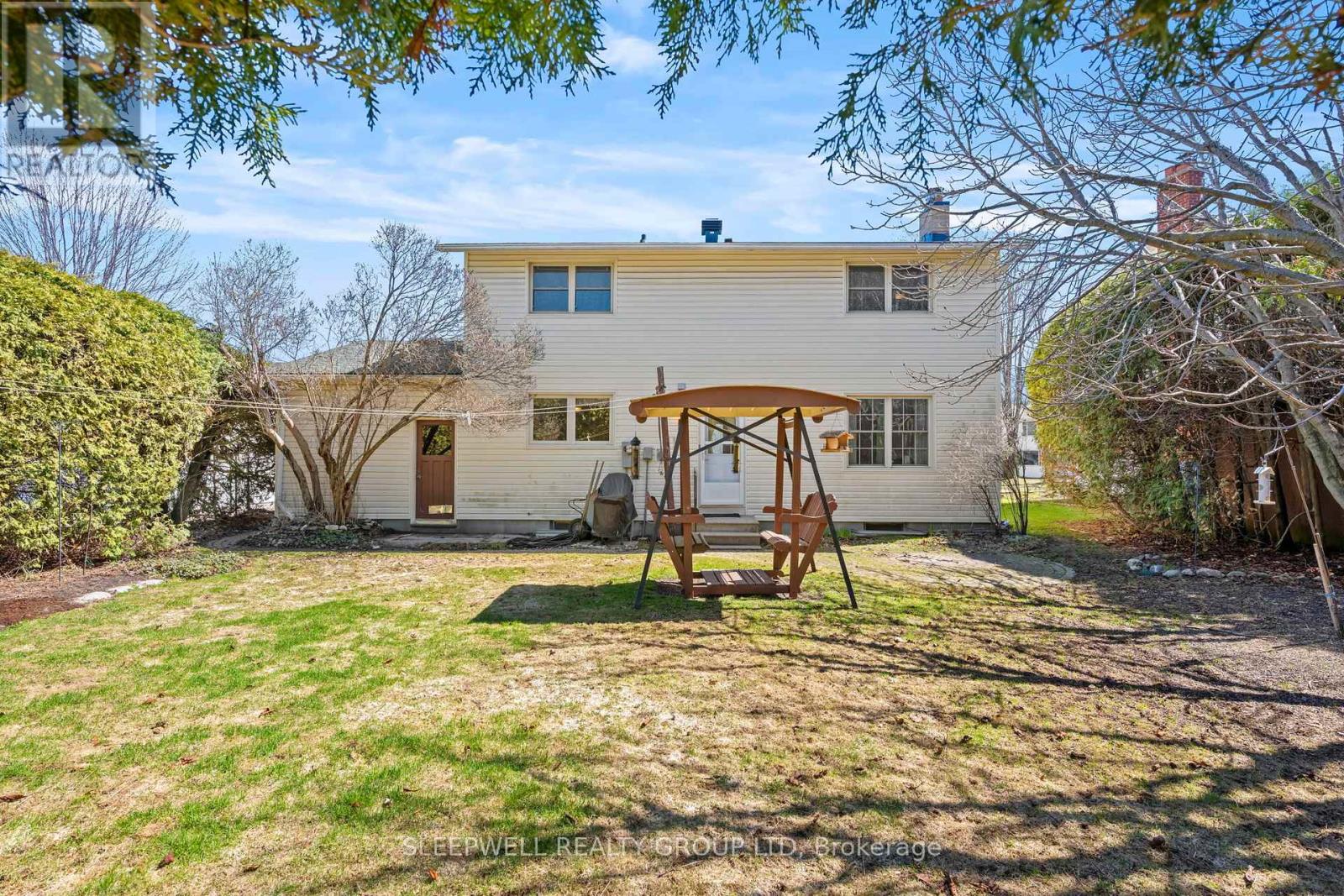 91 COUNTRY LANE W — photo 24
